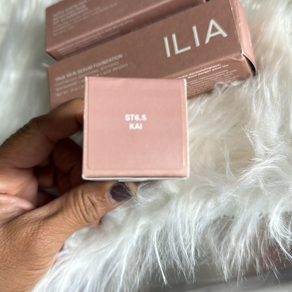 ILIA super serum tint broad spectrum spf 40 sunscreen - Picture 5 of 5